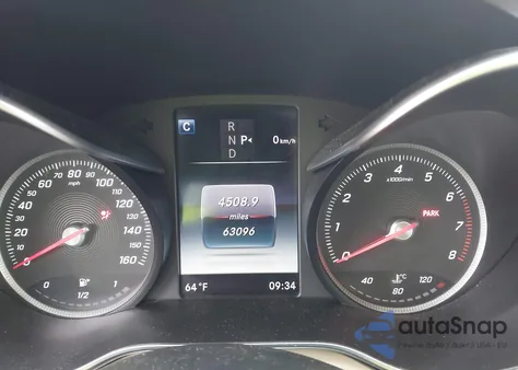 2016 Mercedes-Benz C 300 z USA, uszkodzony, nr VIN 55SWF4JB7GU163366